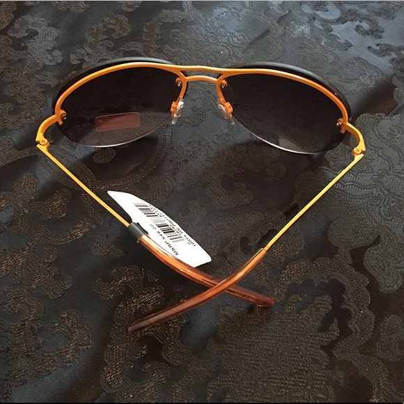 Liz Claiborne sunglasses NWT - Picture 2 of 2